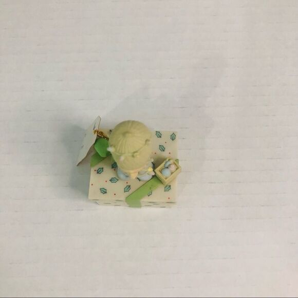 precious moments miniature green holly leaf pattern christmas box lid and tag - Picture 2 of 8